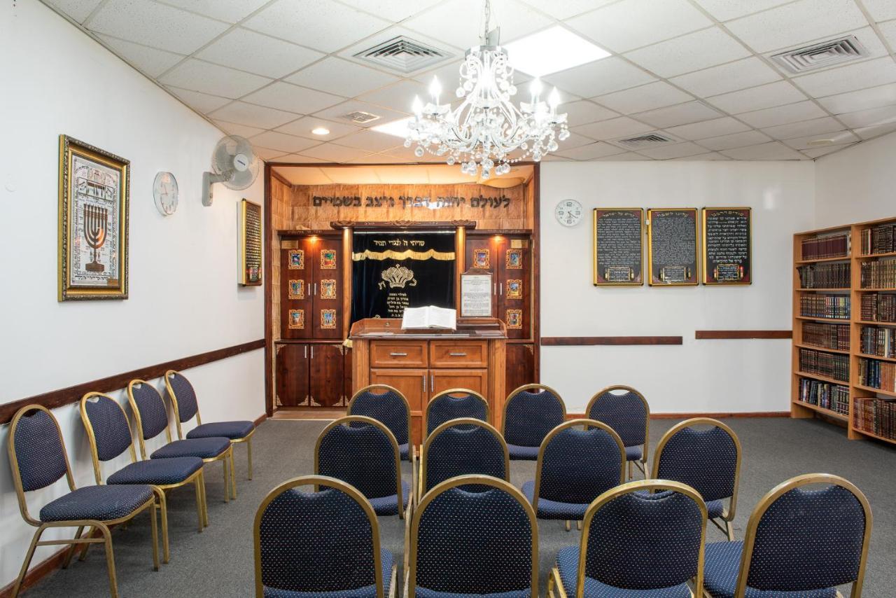 Vert Hotel Eilat By Afi Hotels Exteriör bild The synagogue at the Yeshiva