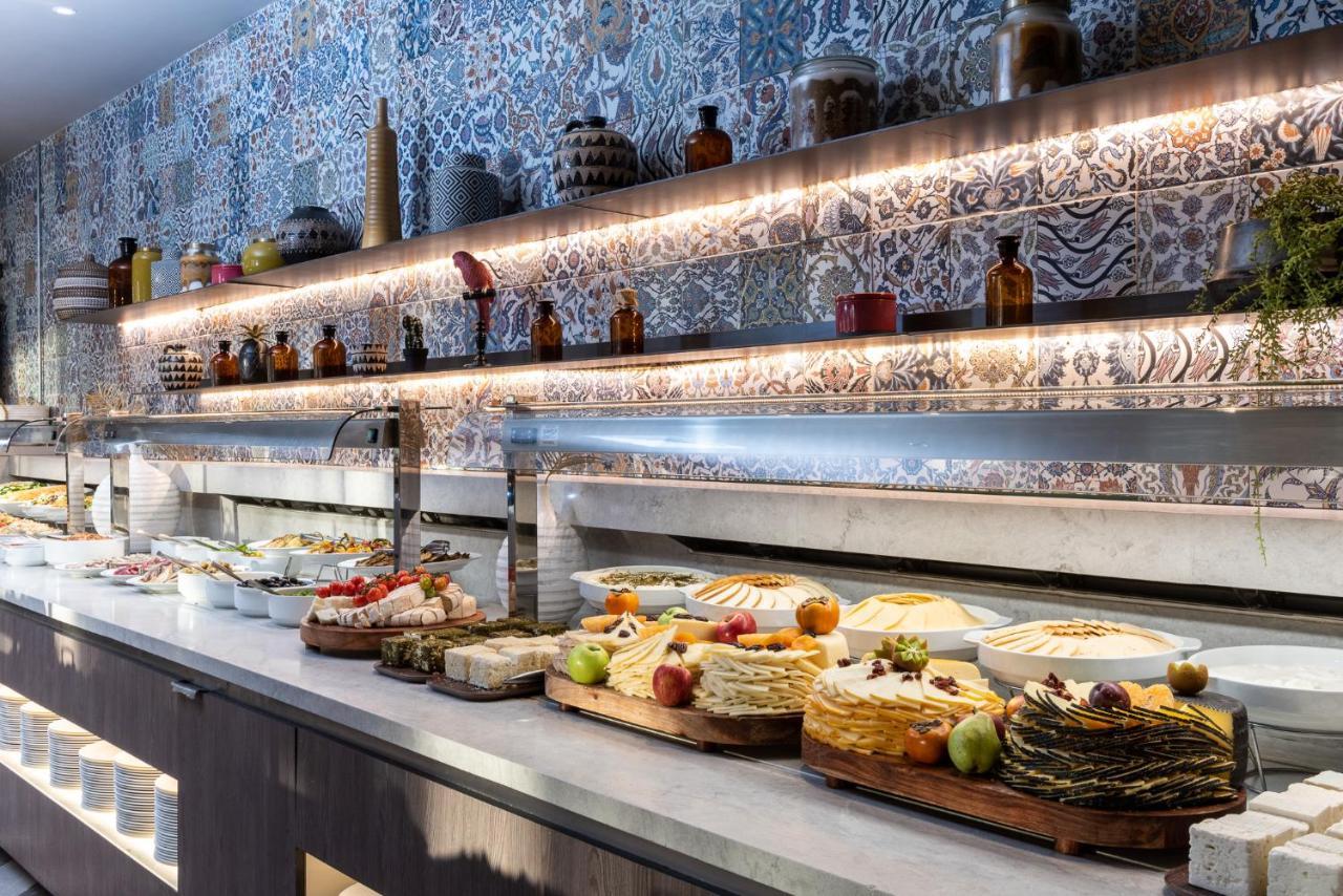 Vert Hotel Eilat By Afi Hotels Exteriör bild The buffet at the restaurant