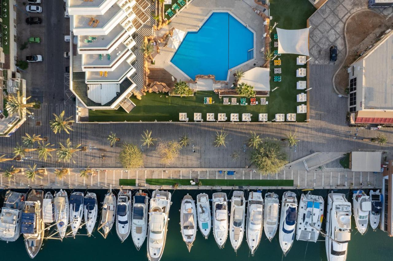 Vert Hotel Eilat By Afi Hotels Exteriör bild Aerial view of the pool at the Marina